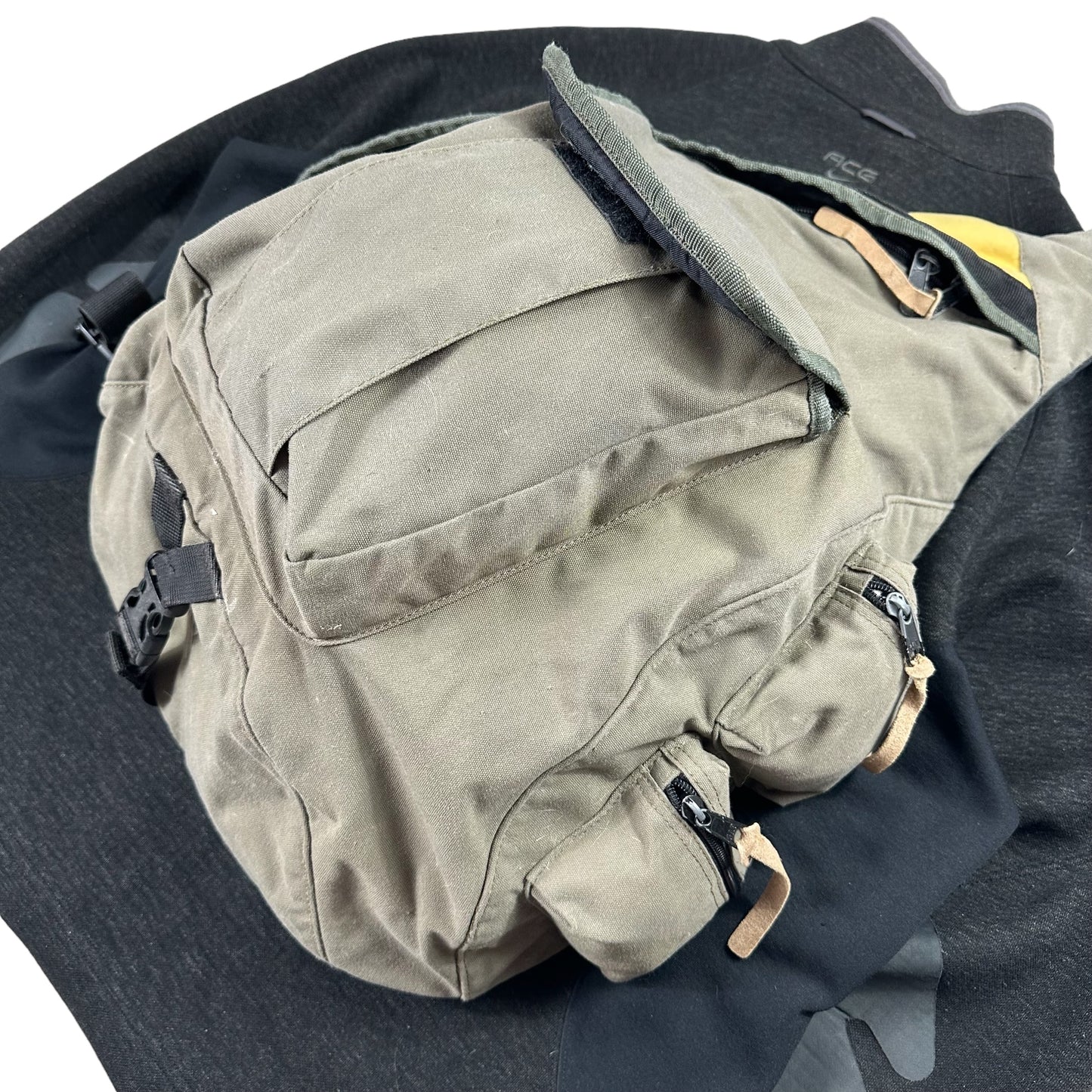 00s GAP technical Sling Bag